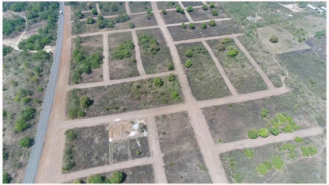 Terrain commercial bordure grande voie – Yopougon